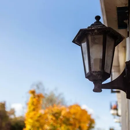 Holywell Way Swords Daire *