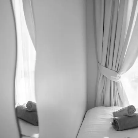 Holywell Way Swords Daire