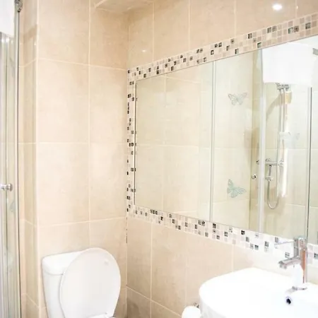 Holywell Way Swords Апартаменты Клогран