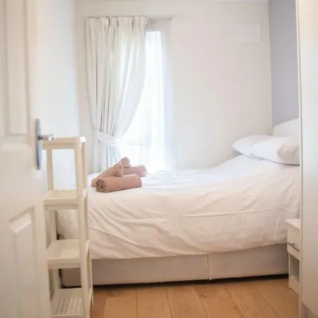 Daire Holywell Way Swords