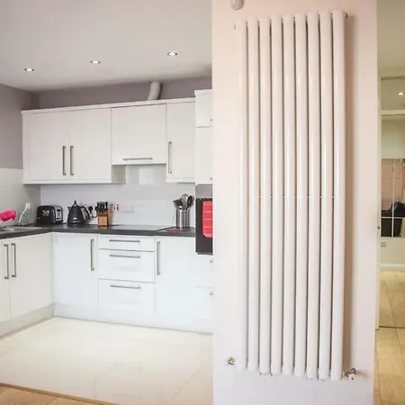 Holywell Way Swords Апартаменты