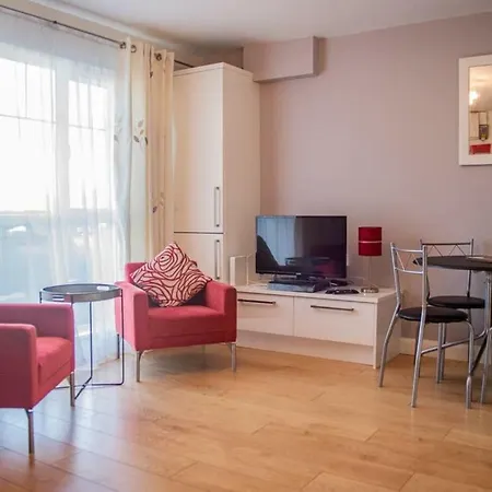 Holywell Way Swords Апартаменты